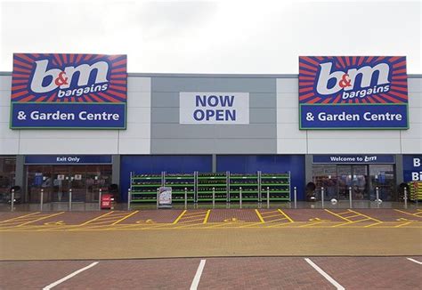 b&m garden center